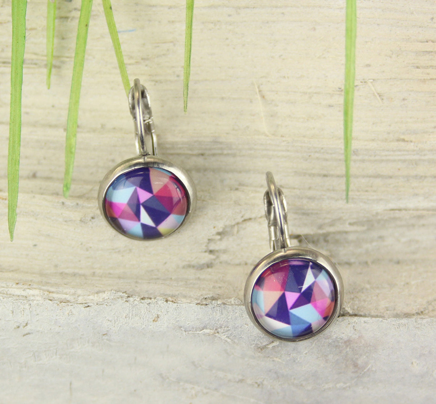 Minimalistische Edelstahl Ohrhänger Blau/Lila – 12 mm mit geometrischem Muster