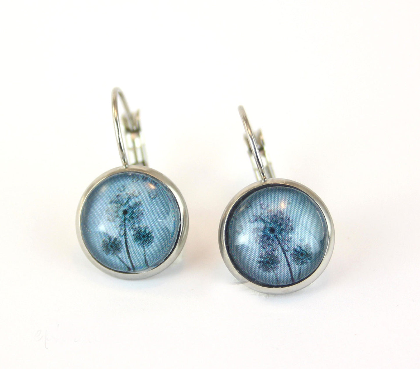 Zarte Ohrhänger Pusteblume aus Edelstahl – Türkis Blau