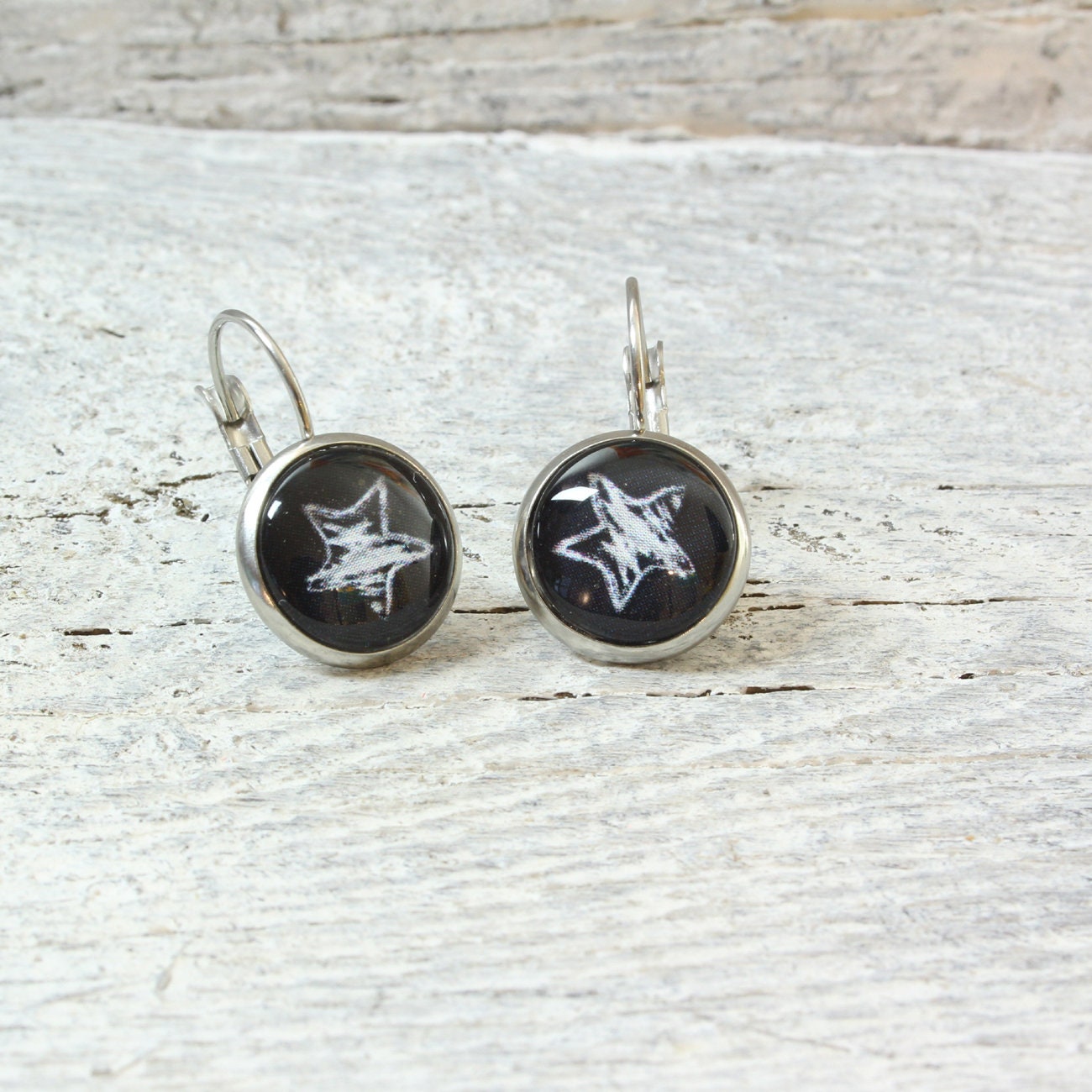 Schwarz-Weiß Ohrhänger mit Sternen – Elegante Brisur Ohrringe