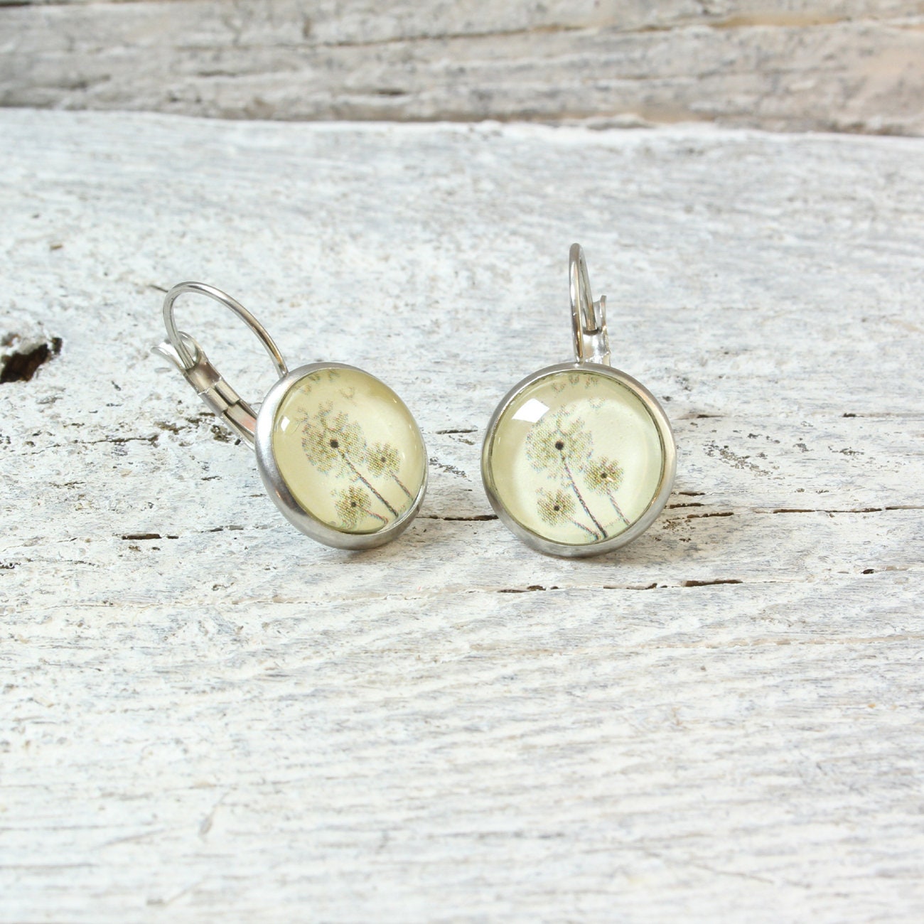 Zarte Pusteblume Ohrhänger aus Edelstahl – Natürlicher Look