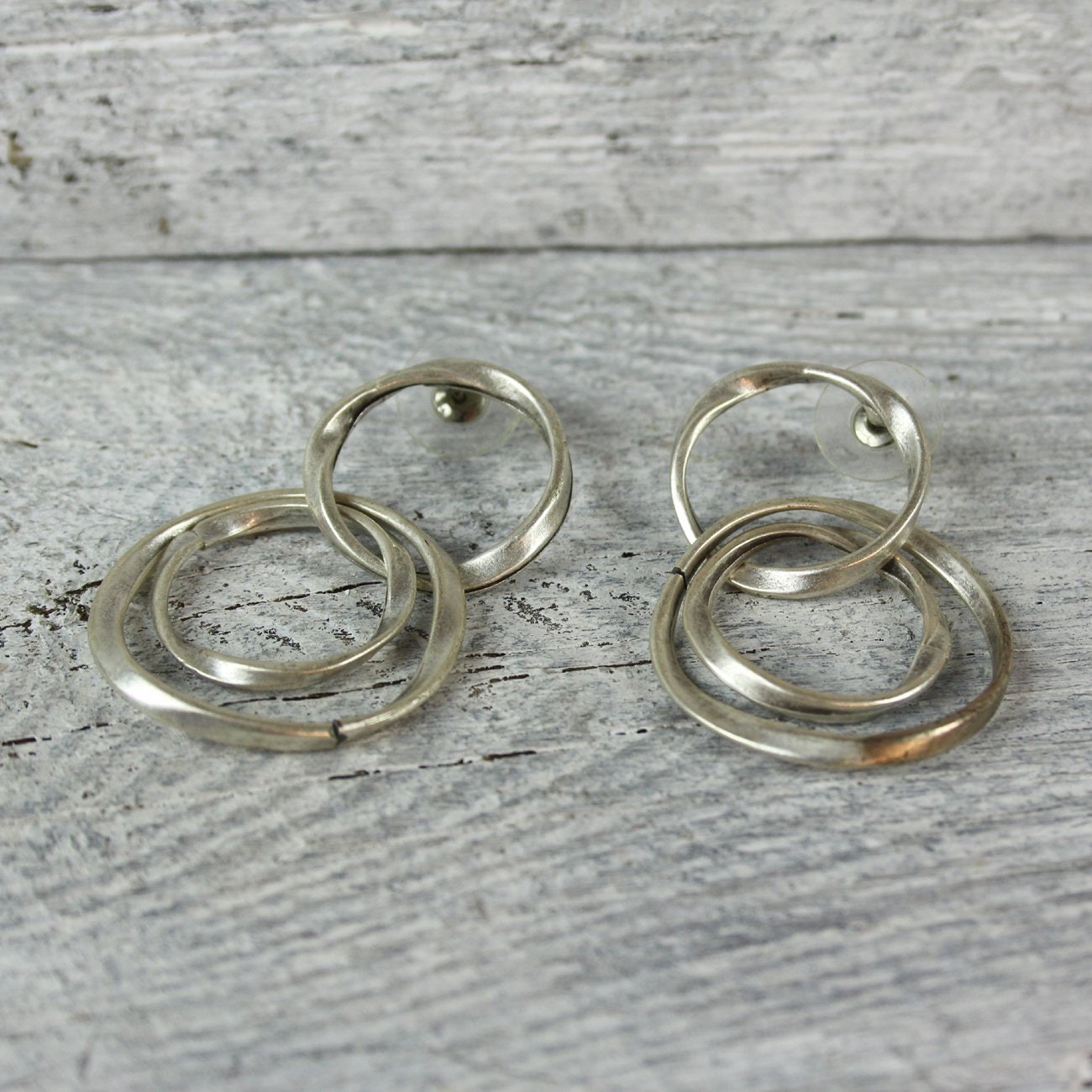 Versilberte Kreis Ohrringe – Ausgefallenes Design für Lagenlooks