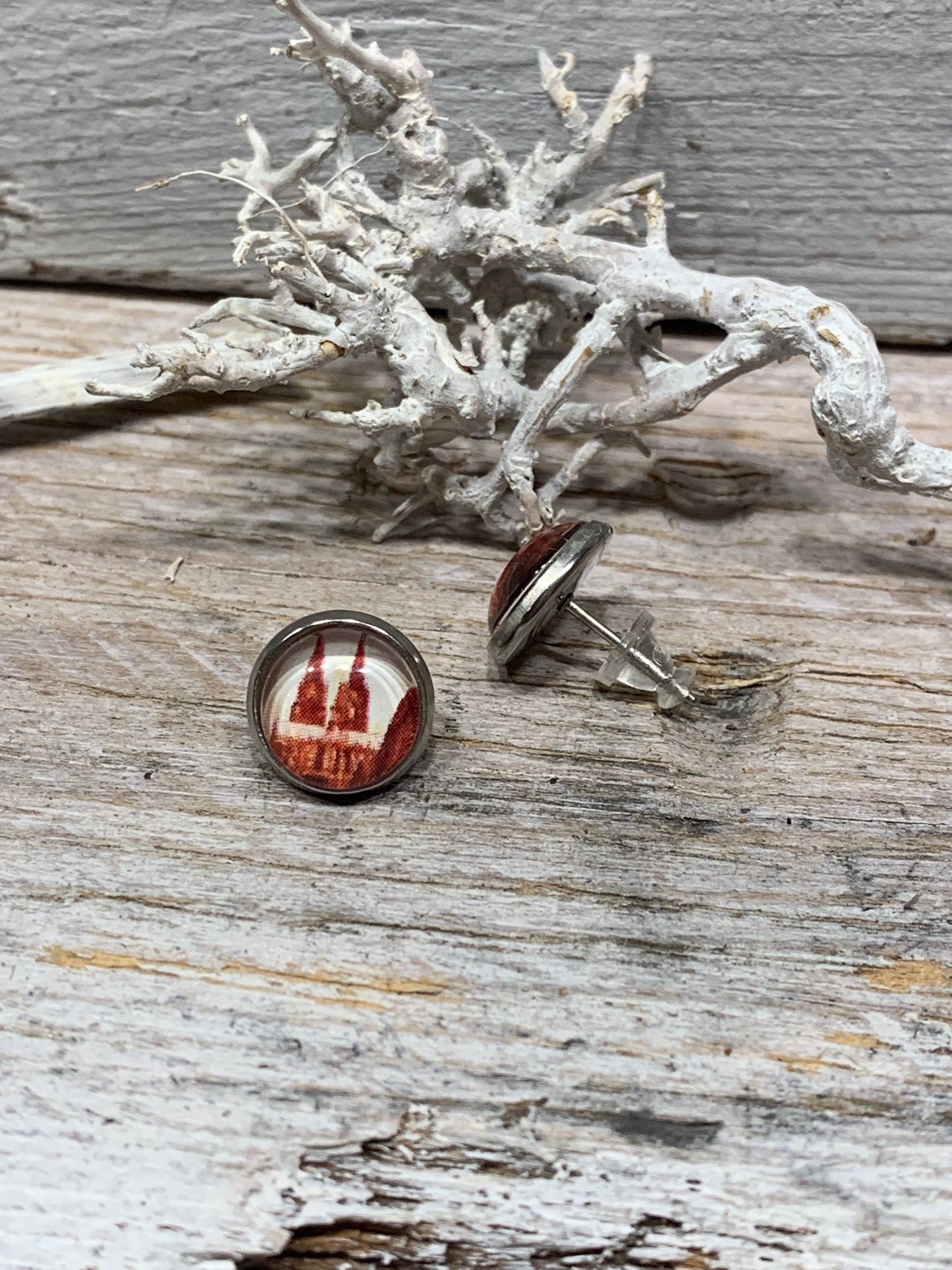 Kölner Dom Ohrstecker in Braun – 12 mm Edelstahl Souvenir für Heimatliebhaber