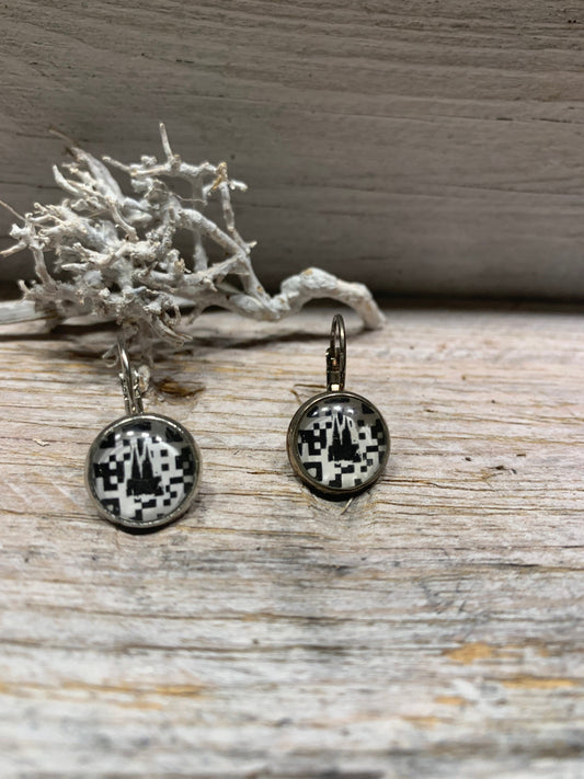 Kölner Dom Ohrringe – Schwarze Edelstahl Brisur mit QR-Motiv