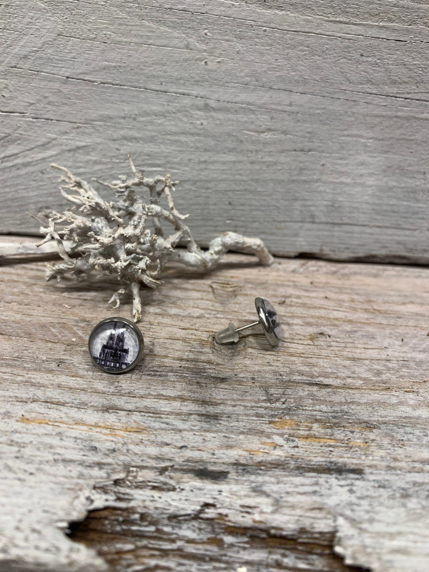 Ohrringe Kölner Dom – Handgemachte Ohrstecker aus Edelstahl in Schwarz-Weiß