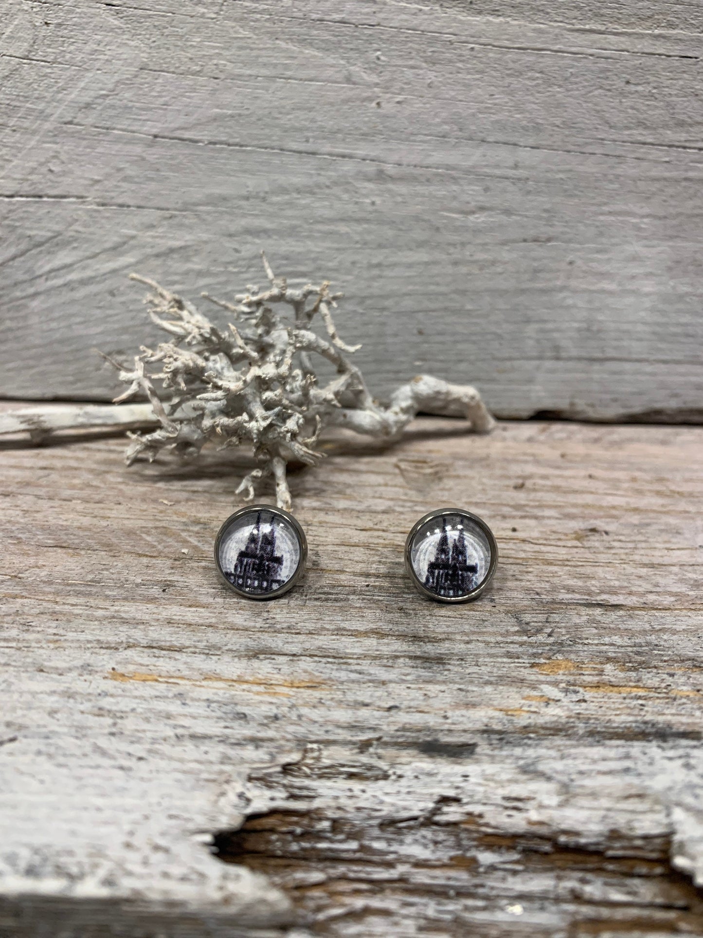 Ohrringe Kölner Dom – Handgemachte Ohrstecker aus Edelstahl in Schwarz-Weiß