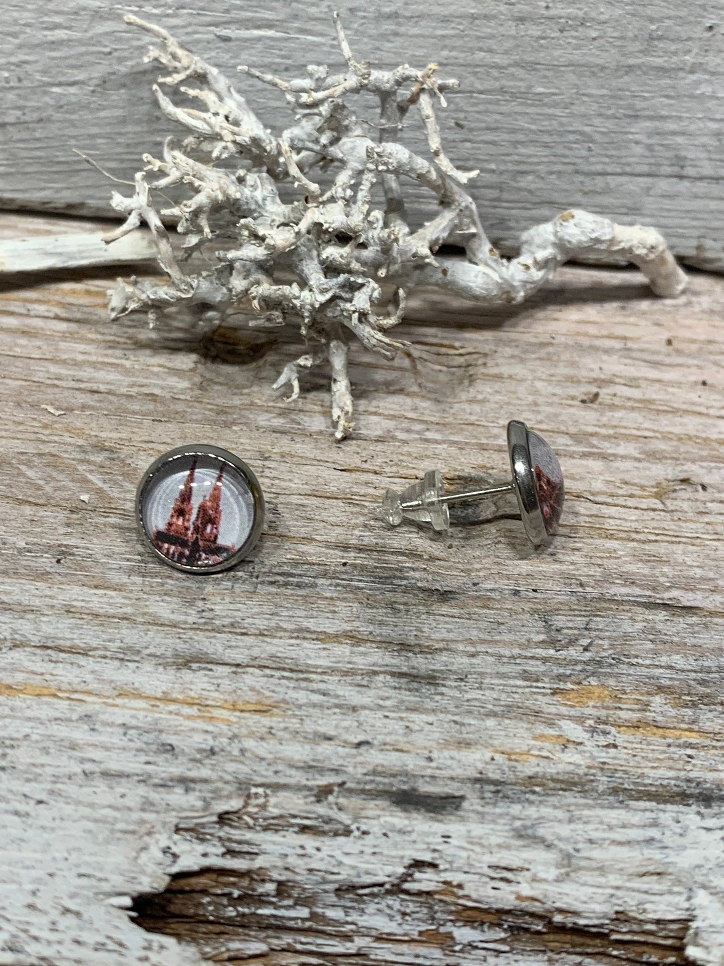 Ohrstecker Kölner Dom Motiv – Rote und Weiße Ohrringe für Köln-Liebhaber