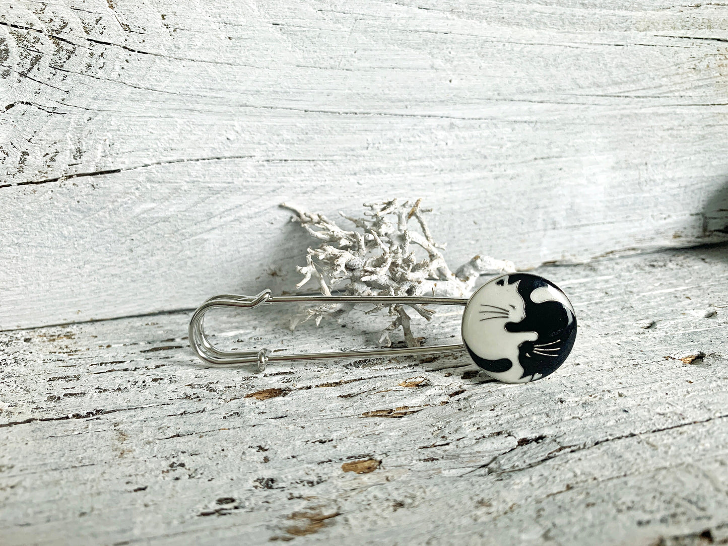 Ponchonadel Brosche - Katzen Ying Yang Design in Schwarz und Weiß