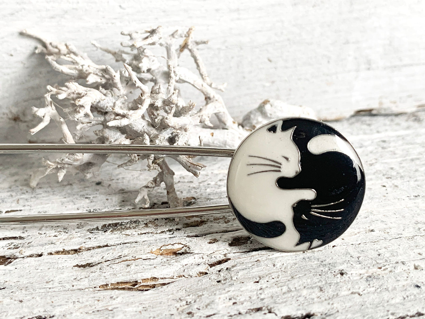Ponchonadel Brosche - Katzen Ying Yang Design in Schwarz und Weiß