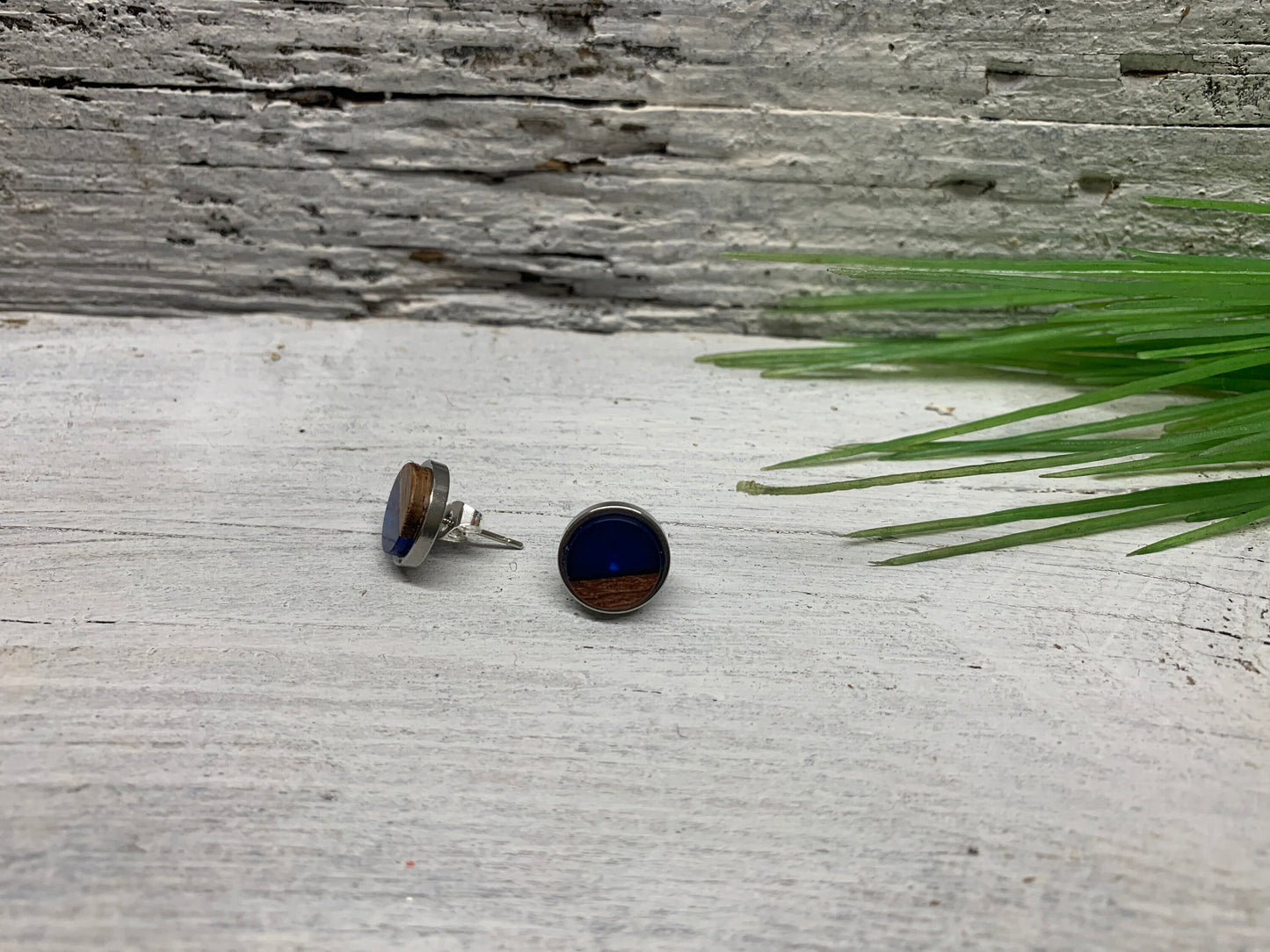 Edelstahl Ohrstecker mit Holz & Epoxid in Blau – Minimalistische Ohrringe