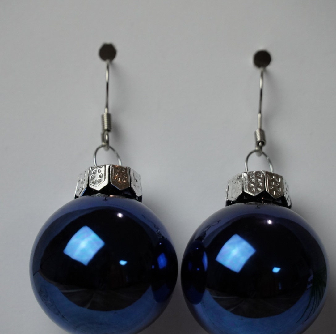 Hängende Ohrringe aus Glas in Blau – Stilvolle Weihnachtskugeln