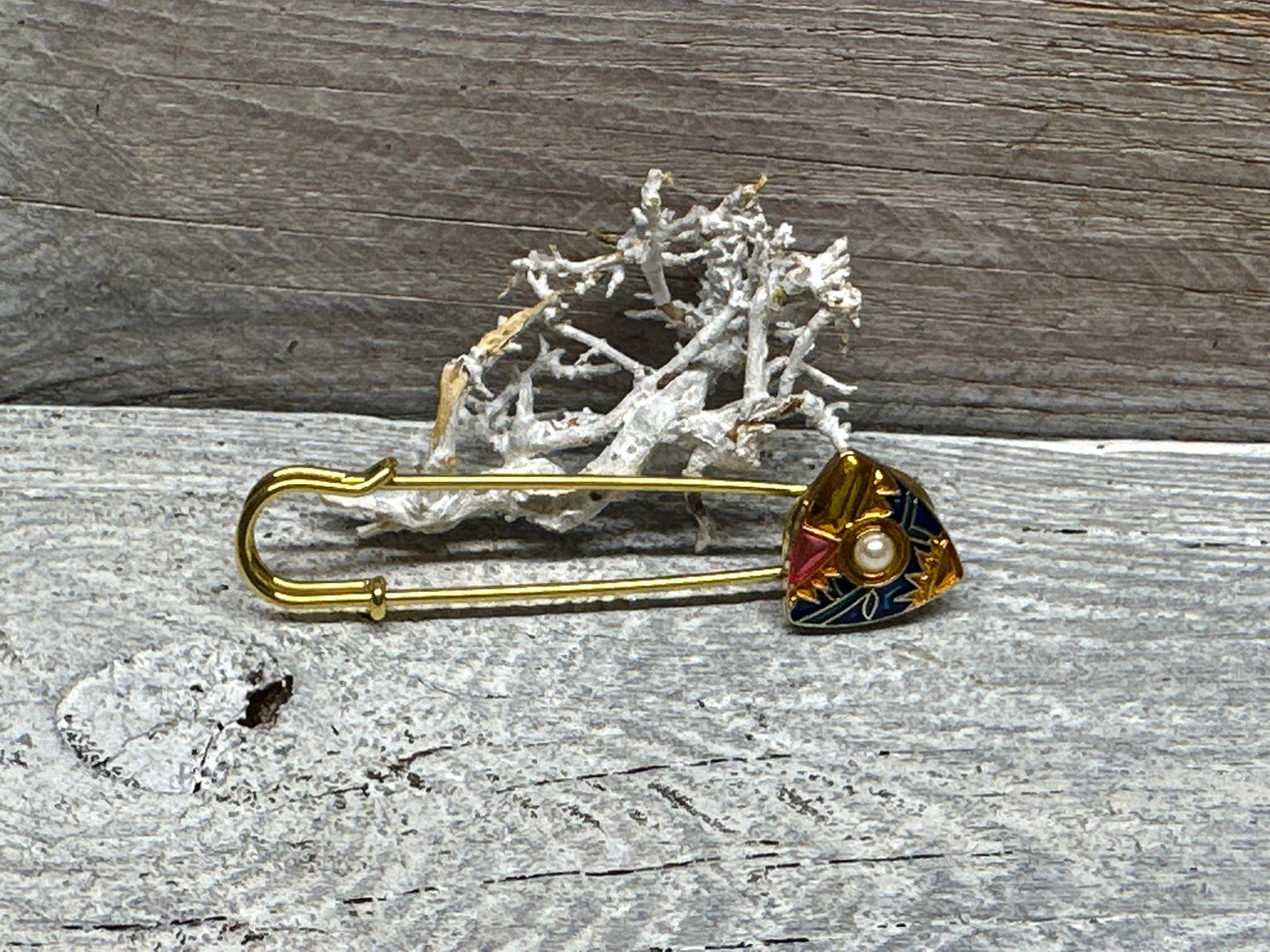 Minimalistische Ponchonadel Brosche in Bronze-Silber – Stylische Tuchnadel mit Strass