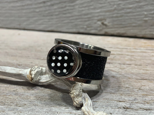 Edelstahl Ring mit Leder – Punkte Schwarz-Weiß, Rockabilly Style