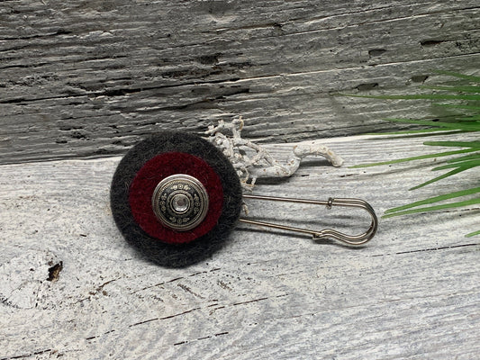 Ponchonadel Brosche aus Metall und Filz in Schwarz-Bordeaux – Dekorative Sicherheitsnadel mit Ornament